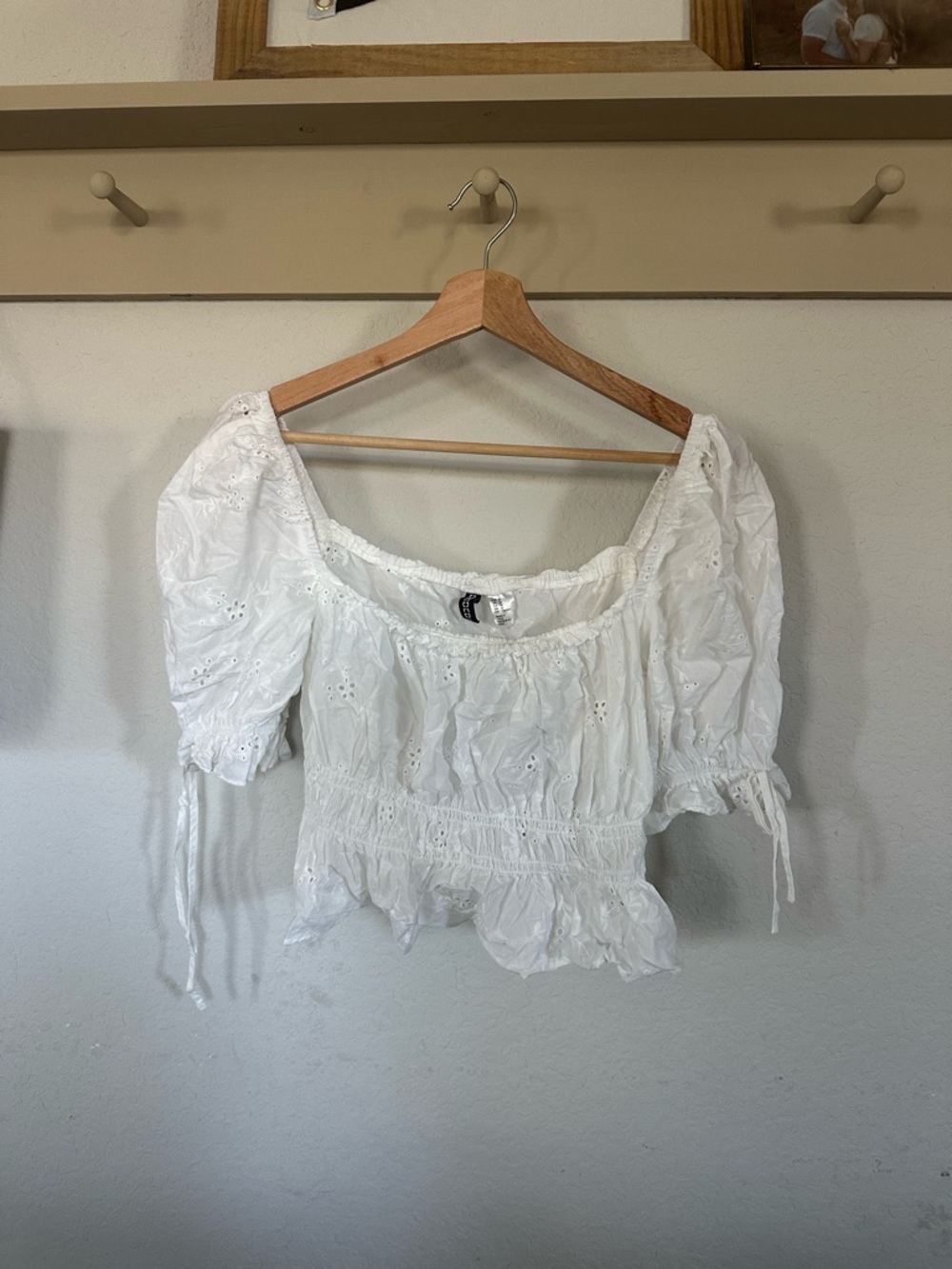 H&M White Eyelet Puff Sleeve Cropped Peasant Blouse